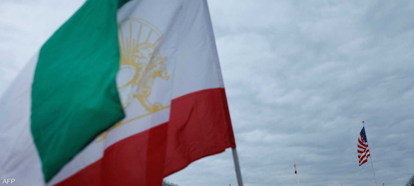 العلم الإيراني بالقرب من البيت الأبيض