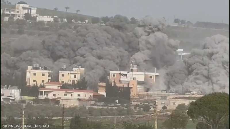 الطيران الإسرائيلي يستهدف المبنى المهدد في بلدة عين قانا
