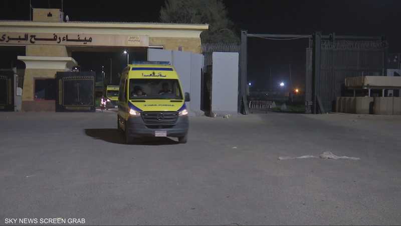 وصول أولى دفعات الجرحى والمرضى من غزة إلى الجانب المصري