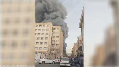 حريق ضخم يندلع في مركز تجاري بطهران