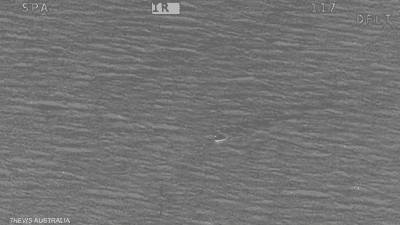 شجاعة استثنائية.. سبح ساعات في عرض البحر لإنقاذ أسرته