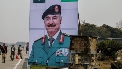 حفتر في باكستان.. صفقة عسكرية بعيدا عن "التجاذبات الدولية"