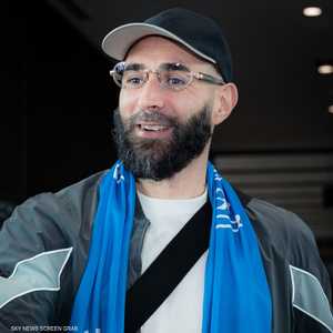 بنزيما بألوان الهلال