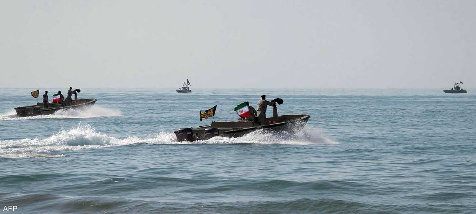 أرشيفية لزوارق إيرانية بالقرب من مضيق هرمز