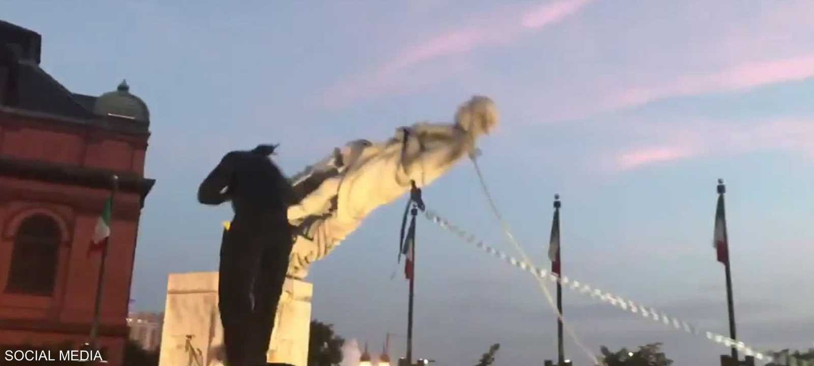 تعرض التمثال للتدمير عام 2020