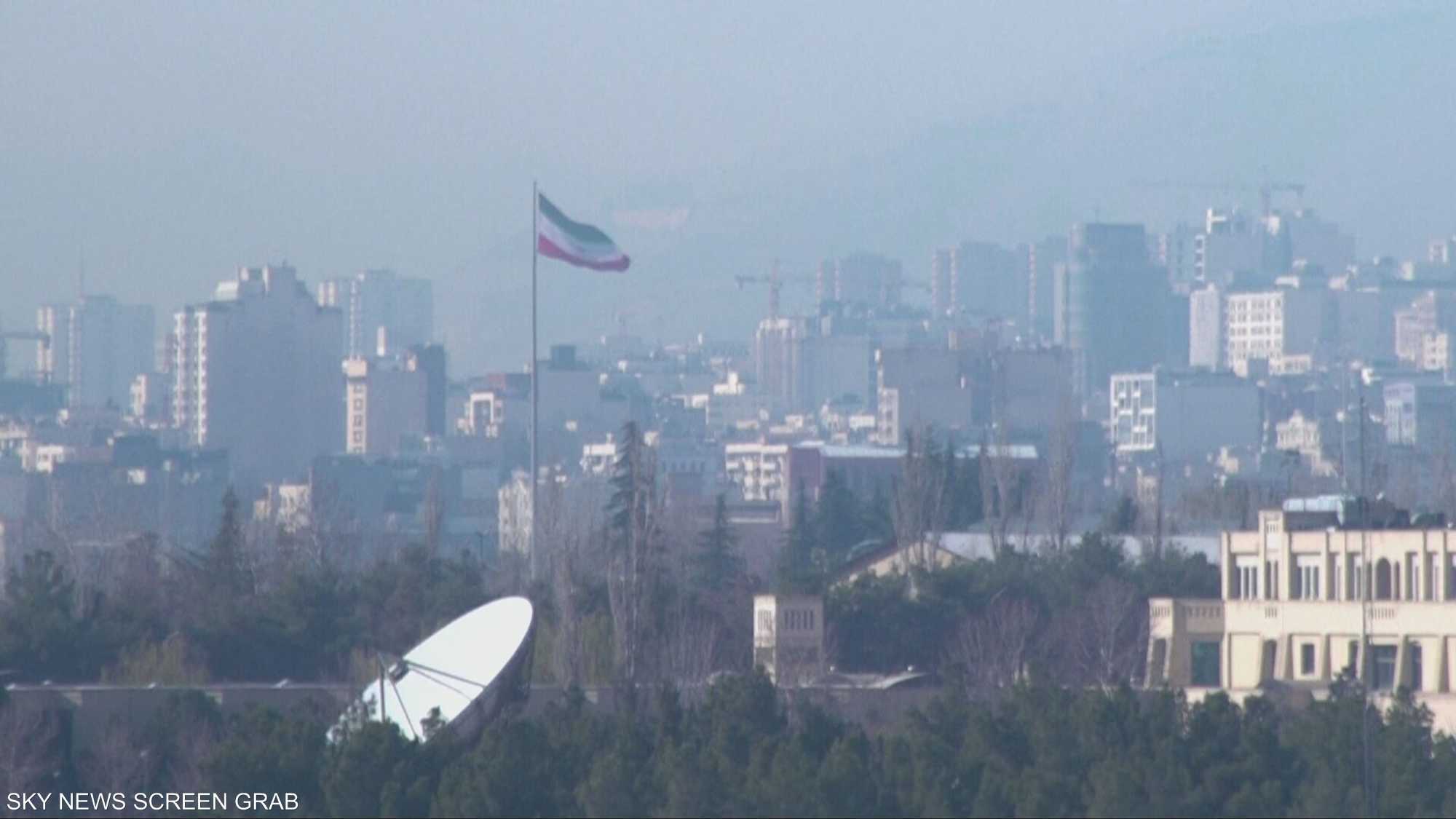 مفاوضات أميركا وإيران تعود من بوابة عُمان.. اتفاق أم فخ؟