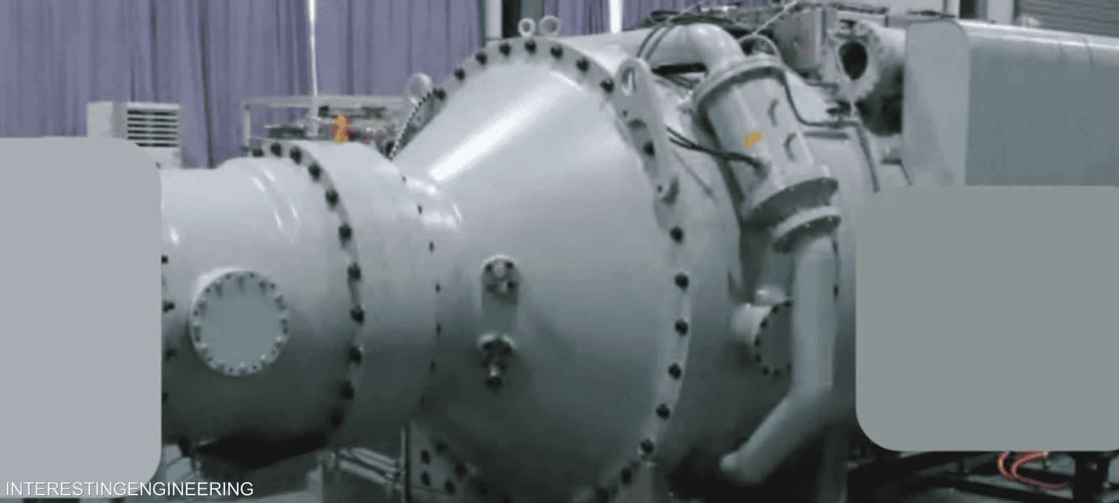 يبلغ طول الجهاز 4 أمتار