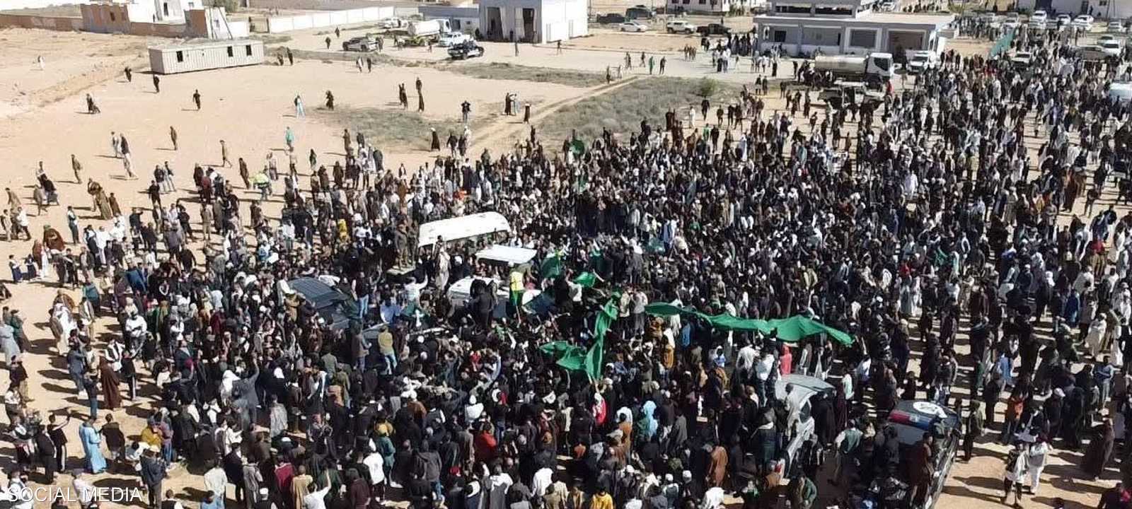 المئات شاركوا في تشييع جثمان سيف الإسلام
