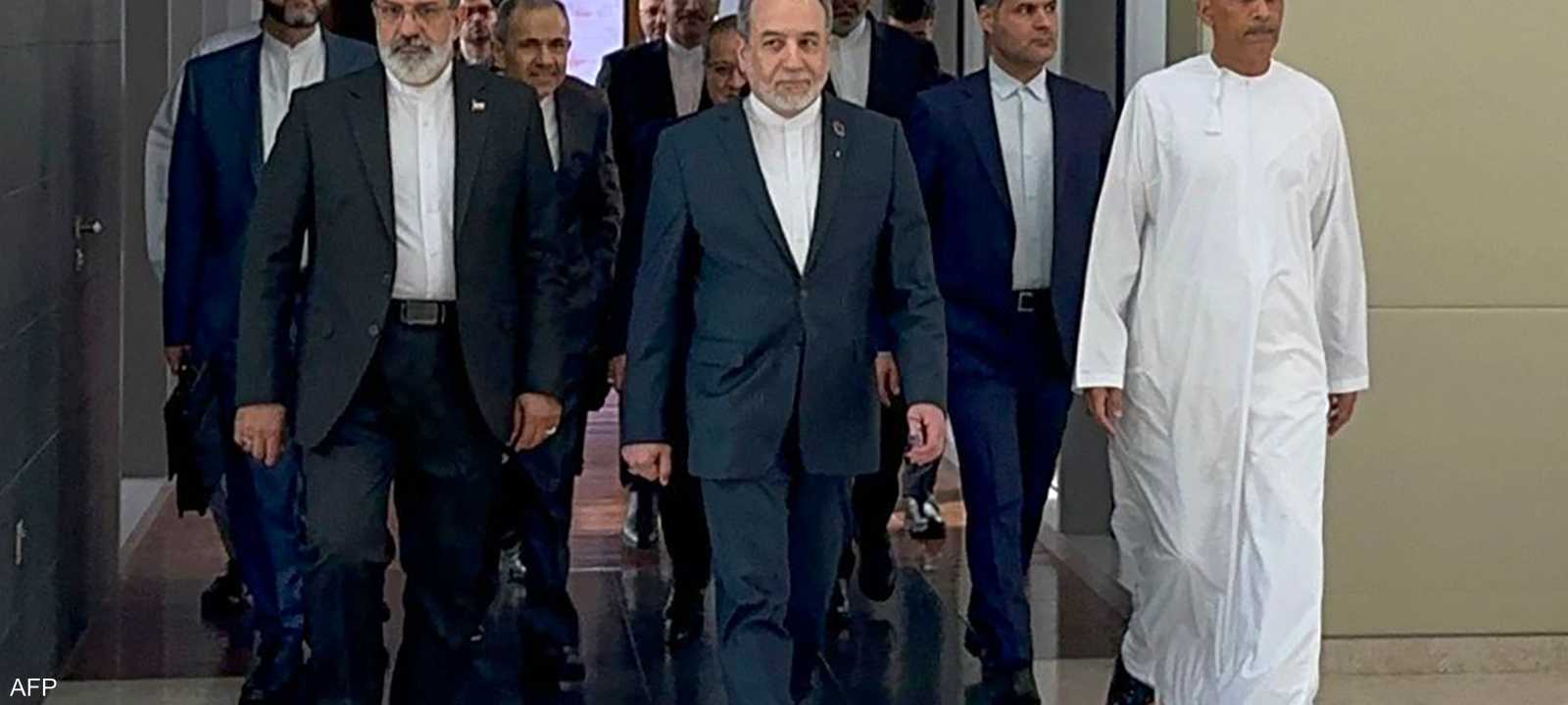 تبادل الوفدان الملاحظات والآراء بوساطة وزير الخارجية العماني