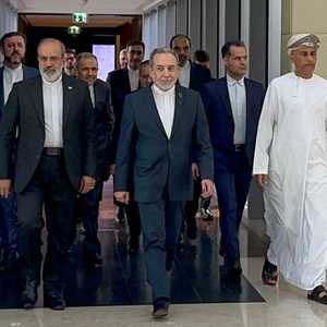 تبادل الوفدان الملاحظات والآراء بوساطة وزير الخارجية العماني