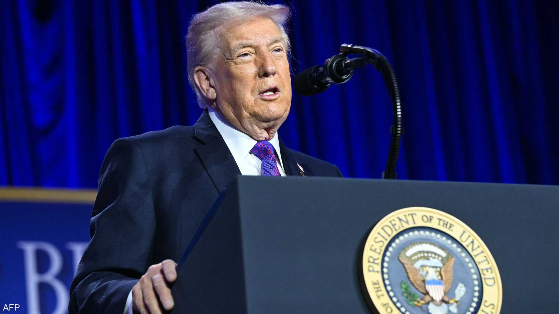 ترامب يوقع أمرا يهدد بفرض رسوم على أي دولة تتعامل مع إيران 