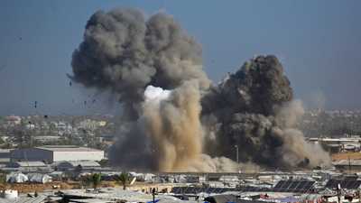 إسرائيل تواصل شن الغارات على قطاع غزة - أرشيفية