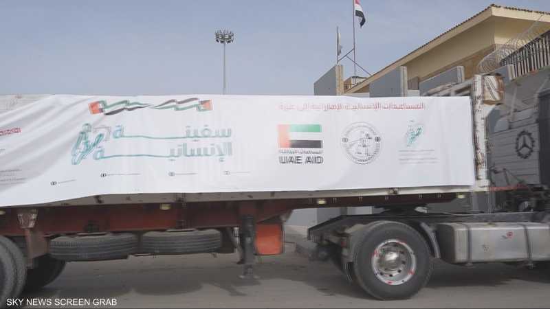 دخول قافلة مساعدات إماراتية جديدة إلى غزة محملة بنحو 500 طن