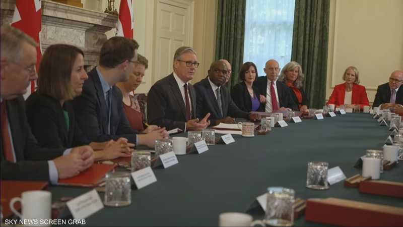 كير ستارمر ينجو مؤقتا من ضغوط لاستقالته