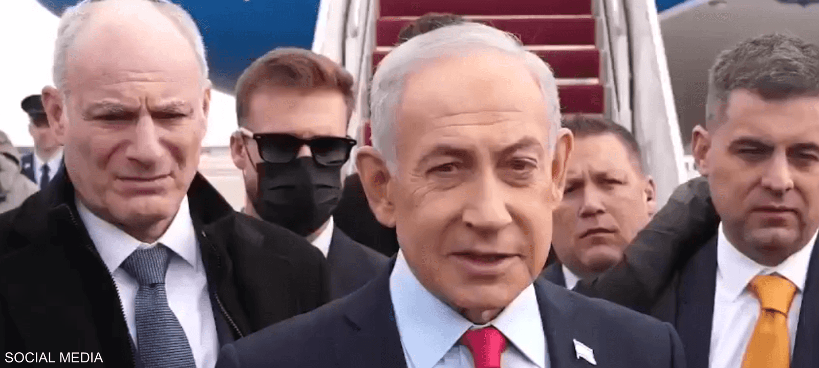 بنيامين نتنياهو يتحدث لوسائل إعلام قبل مغادرته واشنطن