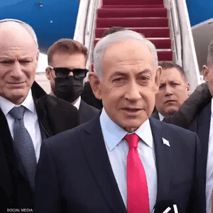 بنيامين نتنياهو يتحدث لوسائل إعلام قبل مغادرته واشنطن