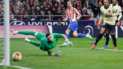 أتلتيكو مدريد يكتسح برشلونة برباعية في نصف نهائي كأس الملك