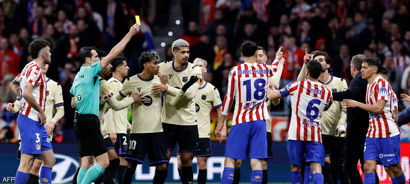 جانب من اللقاء المشحون بين أتلتيكو مدريد وبرشلونة