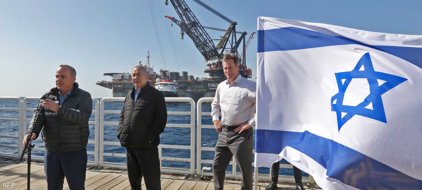 شتاينيتز وخلفه رئيس الوزراء الإسرائيلي بنيامين نتنياهو