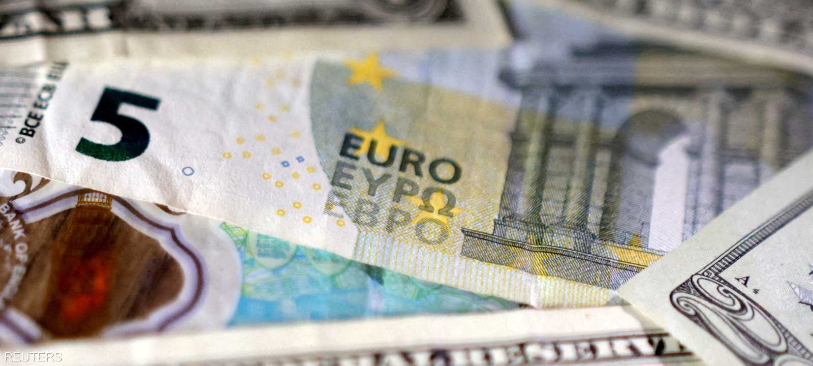 منافسة الديون السيادية.. هل يسحب اليورو البساط من الدولار؟