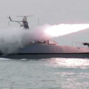 من المناورات في مضيق هرمز