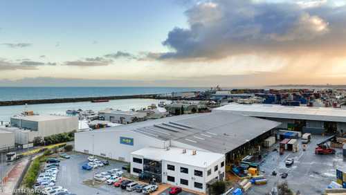 كيوب هولدنجز الأسترالية