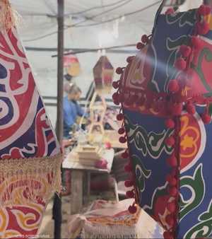 فوانيس غزة.. صناعة الفرح من خشب المساعدات