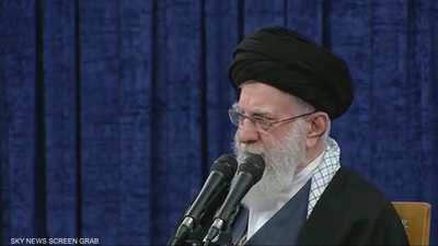 خامنئي يلوح بإغراق حاملة طائرات أميركية "إلى قاع البحر"