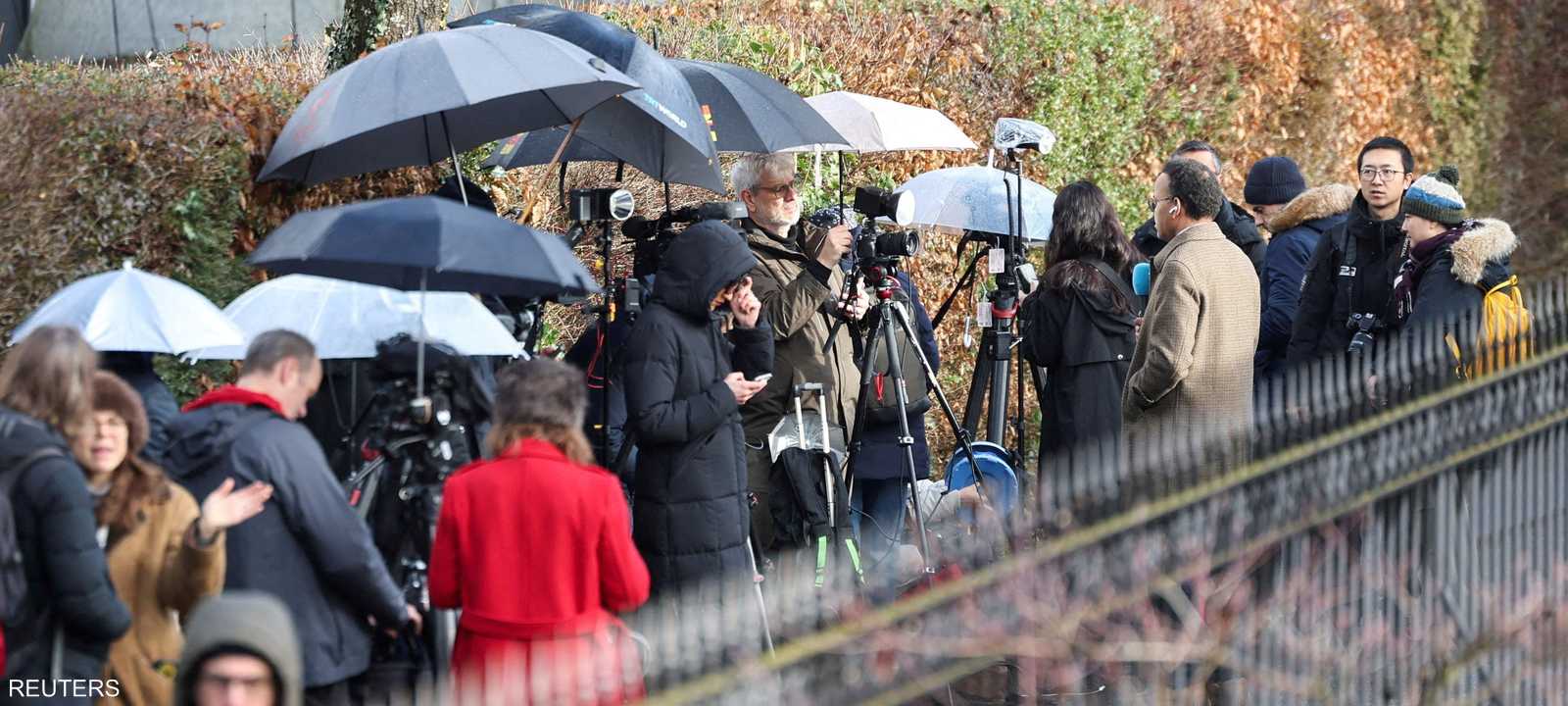 وسائل الإعلام حاضرة في مكان انعقاد المحادثات