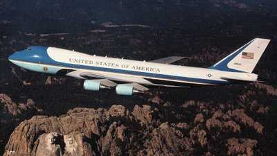 ألوان جديدة لطائرة الرئاسة الأميركية.. وداعاً لتصميم كينيدي