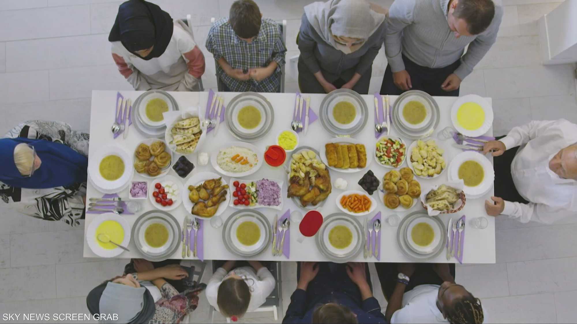 سفرة الإفطار.. صورة حيّة لمعنى التكافل في رمضان