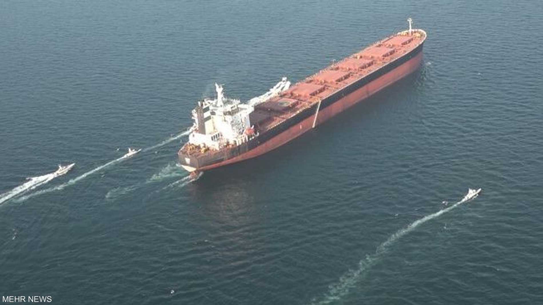 الحرس الثوري يعلن استعداده للسيطرة على مضيق هرمز أو إغلاقه 