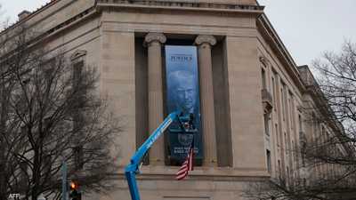 صورة ترامب على مقر وزارة العدل.. "رسالة نفوذ" جديدة