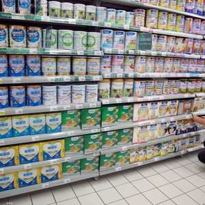 أزمة في حليب الأطفال على مستوى العالم