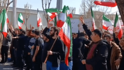 طلاب إيرانيون يهتفون بشعارات "مناهضة للقيادة" في طهران