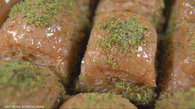 حكاية حلويات رمضان.. من أين جاءت القطايف والكنافة والبقلاوة؟