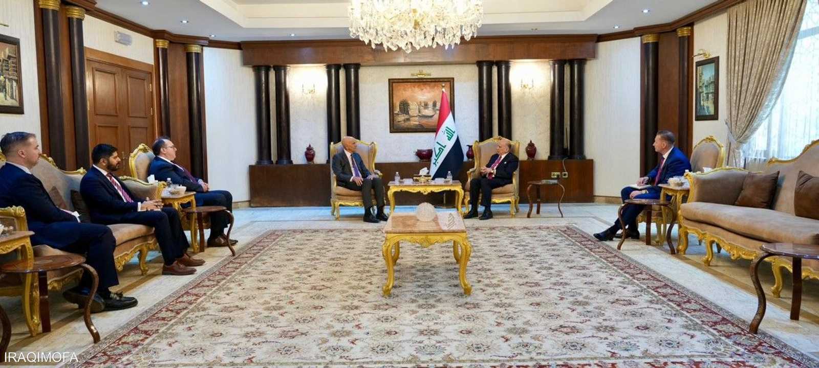 وزير الخارجية العراقي خلال لقائه مع المبعوث الأميركي