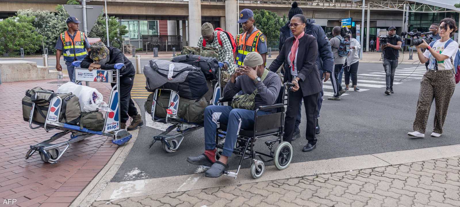 أشخاص من جنوب إفريقيا استدرجوا للقتال في روسيا.. أرشيفية