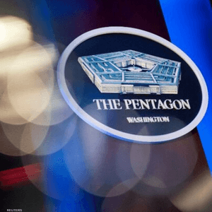 شعار البنتاغون في غرفة الإحاطة الإعلامية بمبنى البنتاغون