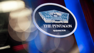 شعار البنتاغون في غرفة الإحاطة الإعلامية بمبنى البنتاغون