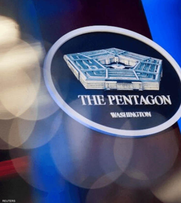 شعار البنتاغون في غرفة الإحاطة الإعلامية بمبنى البنتاغون