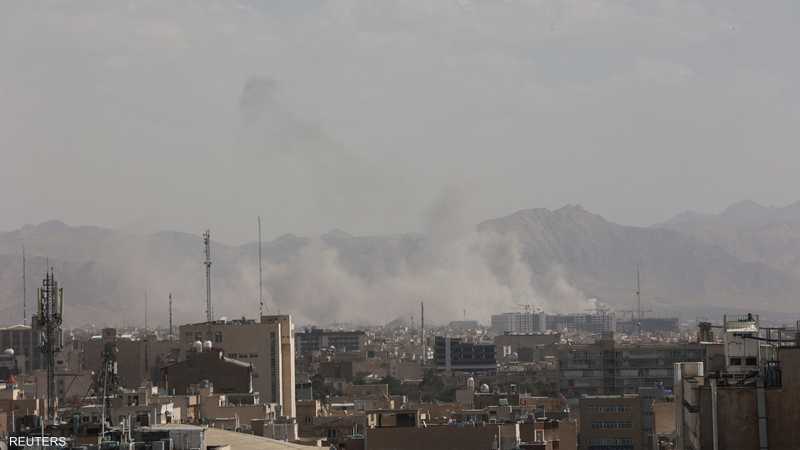 تصاعد الدخان في طهران إثر غارات أميركية إسرائيلية