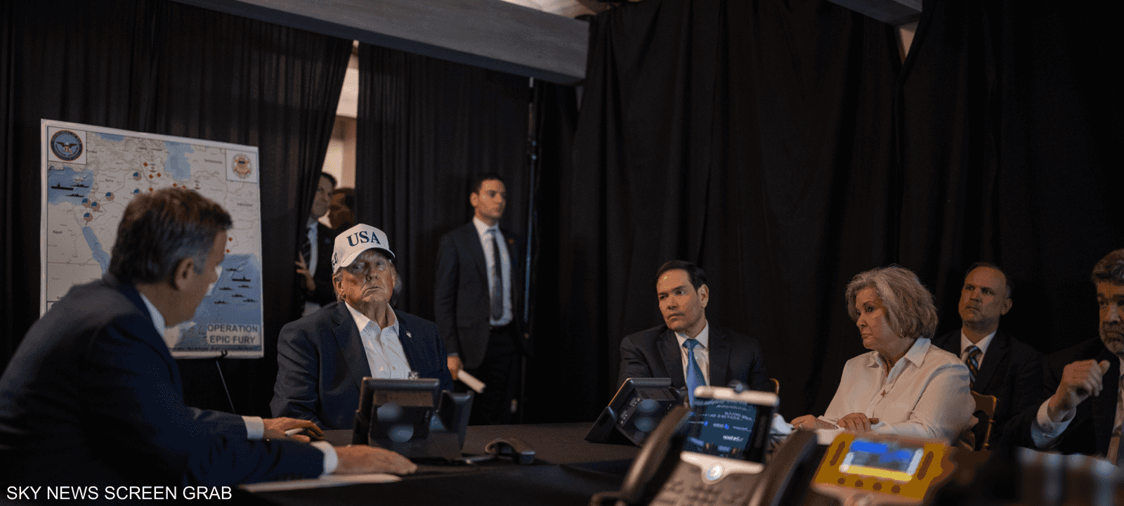 ترامب يدير عملية كبرى ضد إيران من "منتجع"