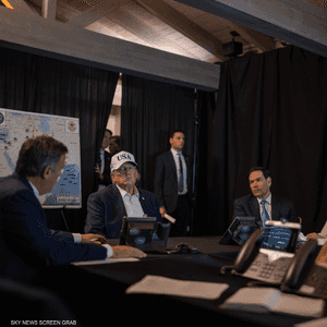 ترامب يدير عملية كبرى ضد إيران من "منتجع"