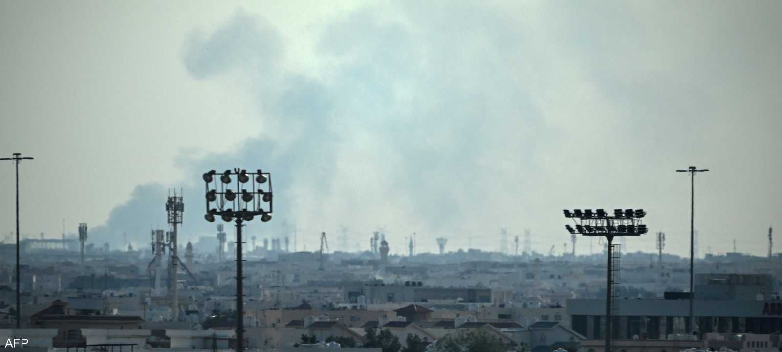 الدخان يتصاعد قرب قاعدة العديد في قطر