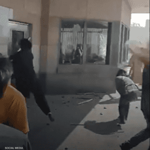 قالت شرطة كراتشي إنها قامت بتفريق المتظاهرين