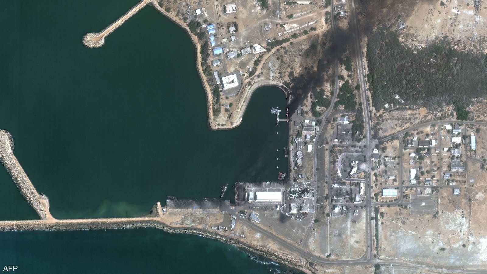 صورة ملتقطة للدمار في قاعدة كوناراك البحرية بإيران