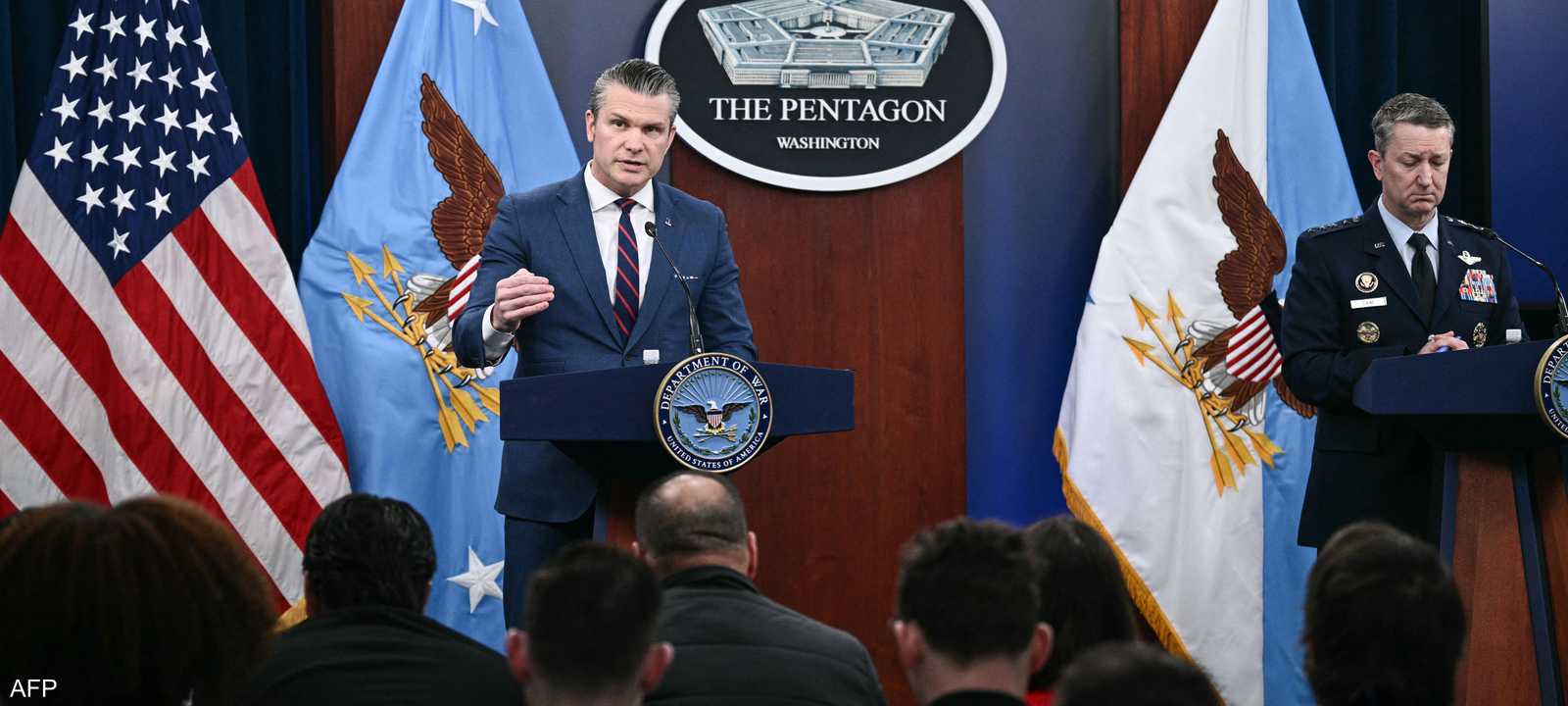 بيت ​هيغسيث دان كين في مؤتمر صحفي