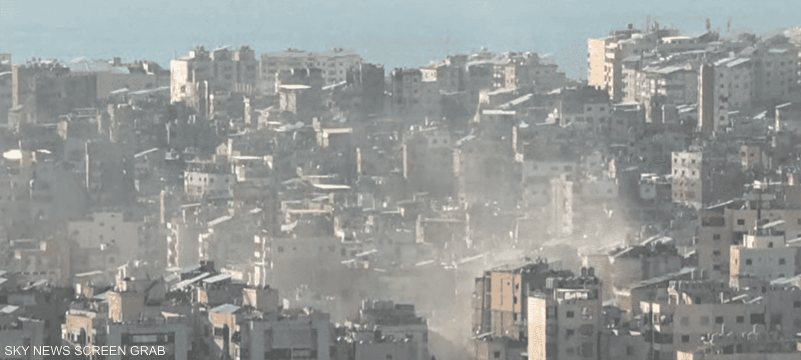 تصاعد دخان كثيف جراء الغارات