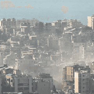 تصاعد دخان كثيف جراء الغارات